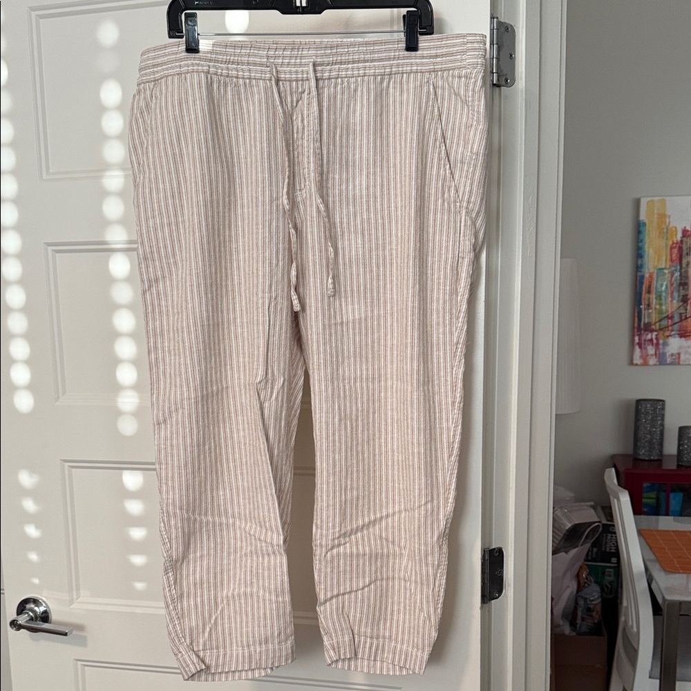 GAP Women's Cream Striped Capris